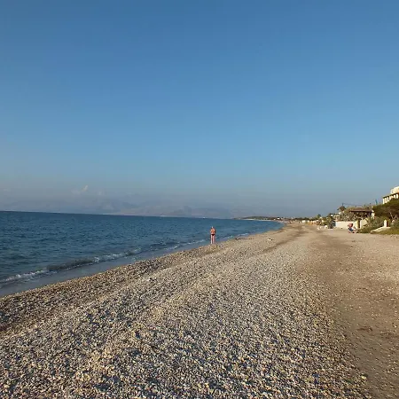 Frosos Beachfront Maisonette Acharavi アカラヴィ