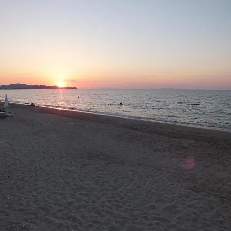 Frosos Beachfront Maisonette Acharavi Apartamento *