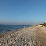 Frosos Beachfront Maisonette Acharavi 阿查拉维
